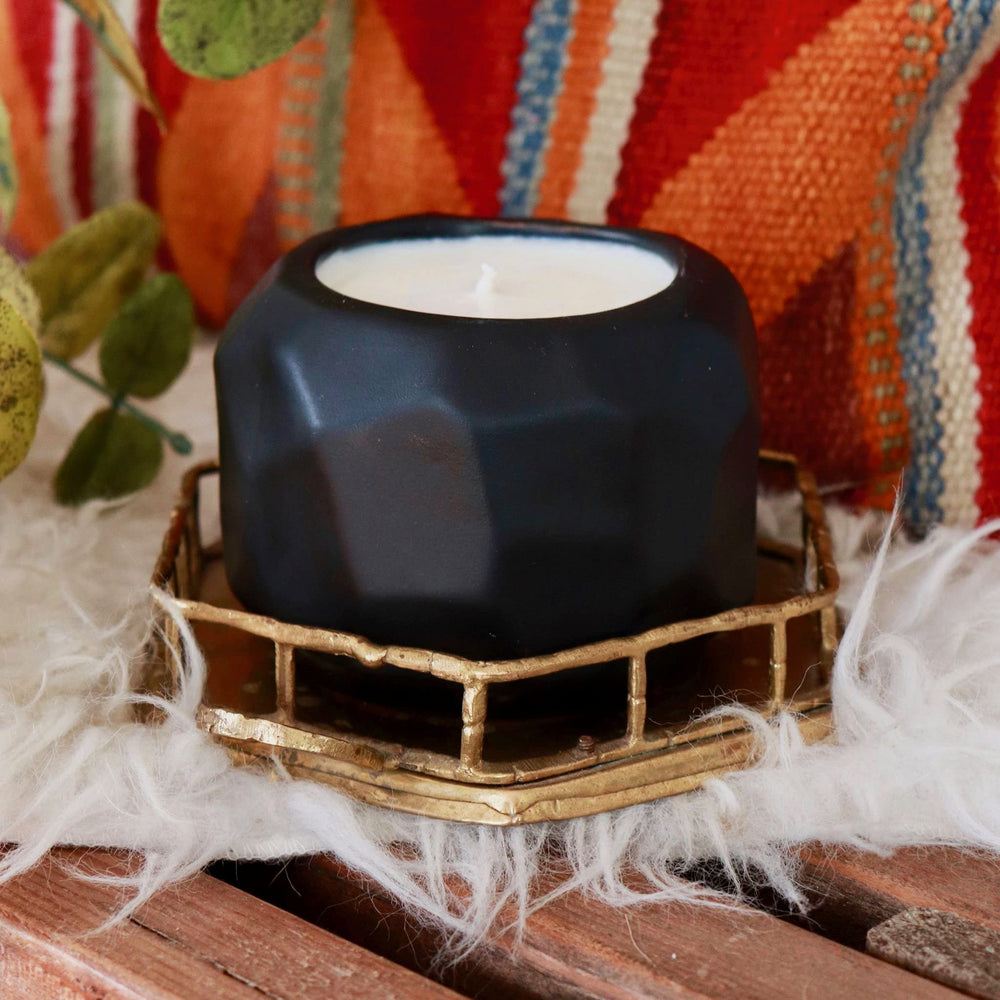 Hyggelight gift-ready package highlights sustainable design and aroma.