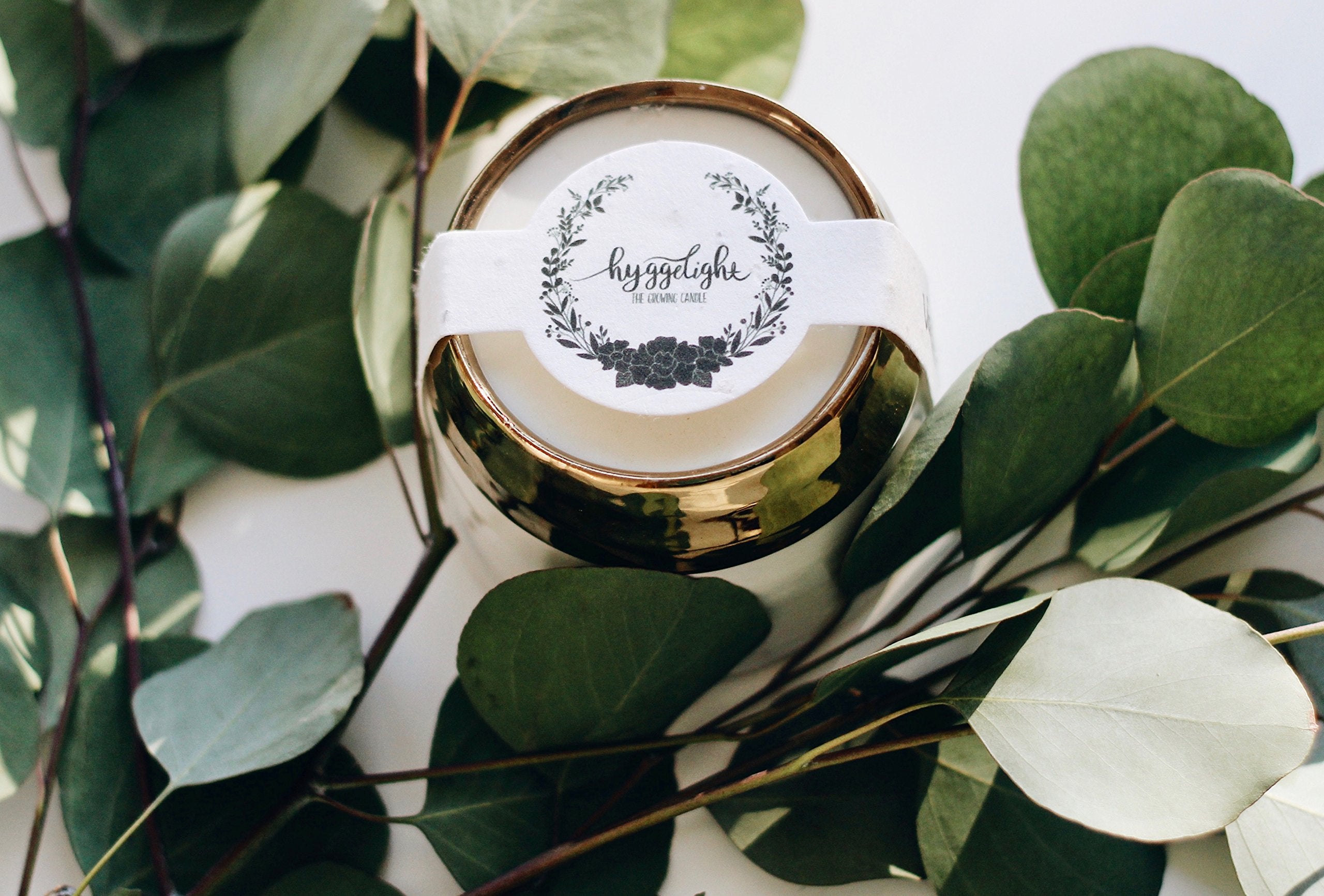 Hyggelight sandalwood vanilla fragrance fills rooms with warm notes.