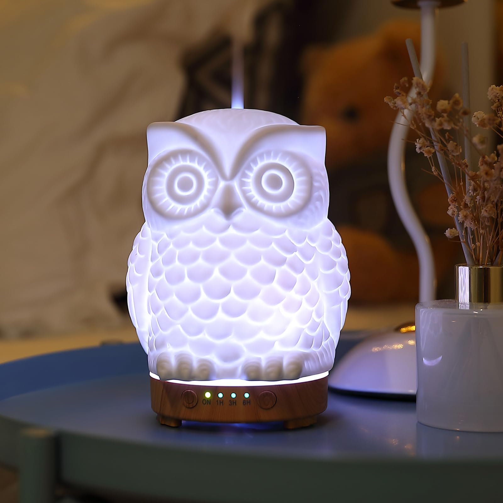 Inrorans owl diffuser close-up in porcelain finish for serene aromatherapy ambiance.