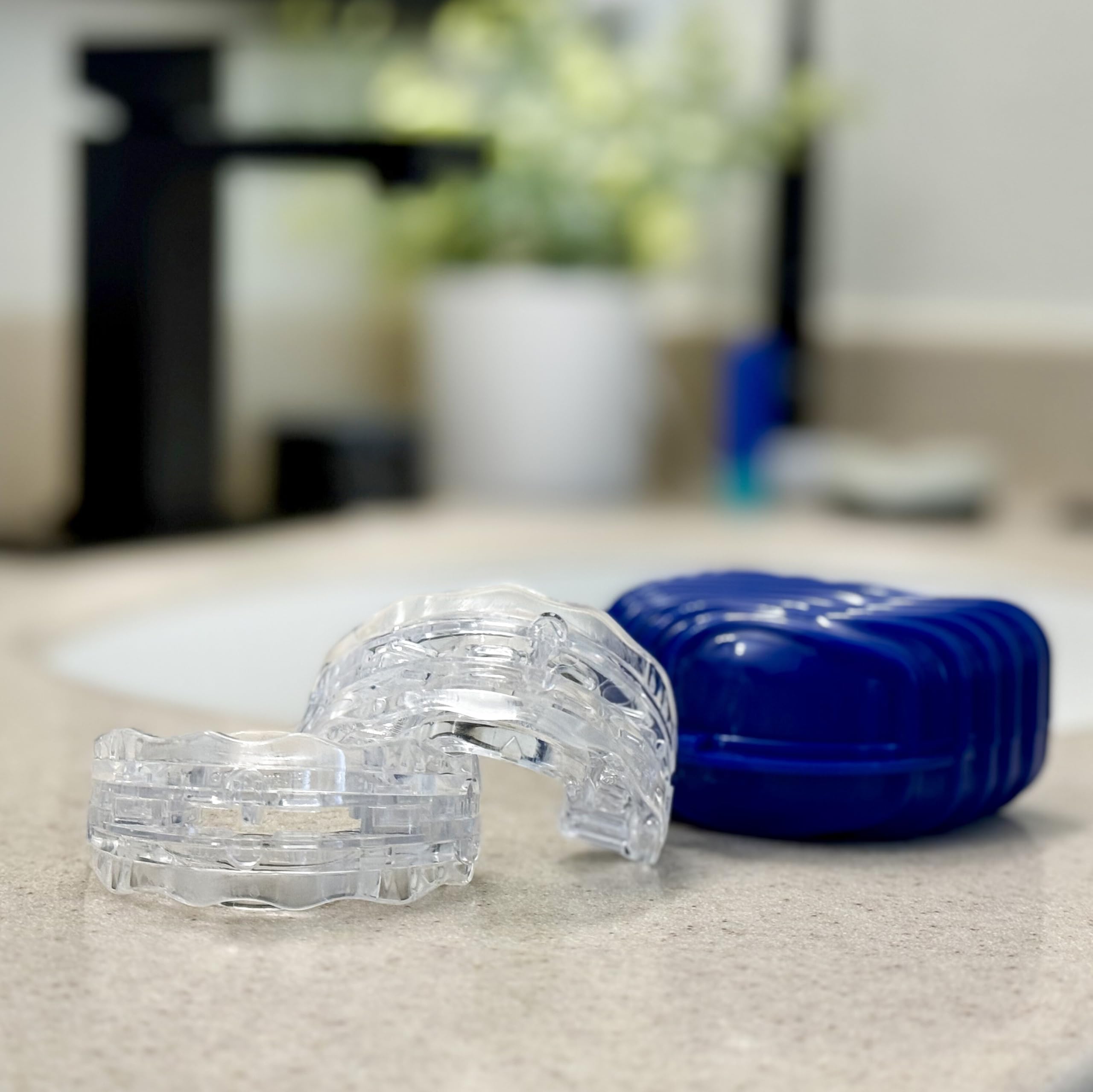 Itus SilentZPro 2.0 medium-size-guard presented for standard mouths and comfortable fit.