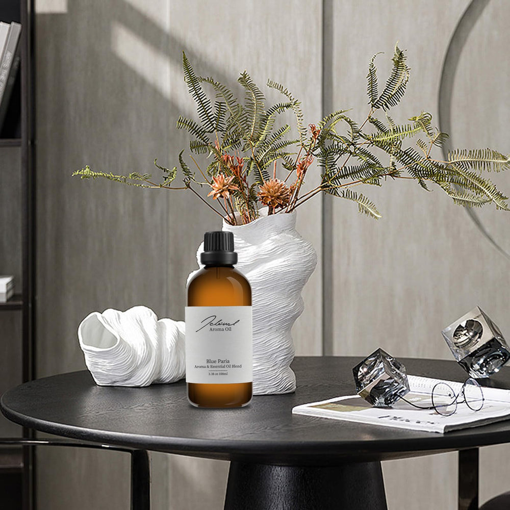 JCLOUD Blue Paria bottle pour demonstrates aroma release for rooms.