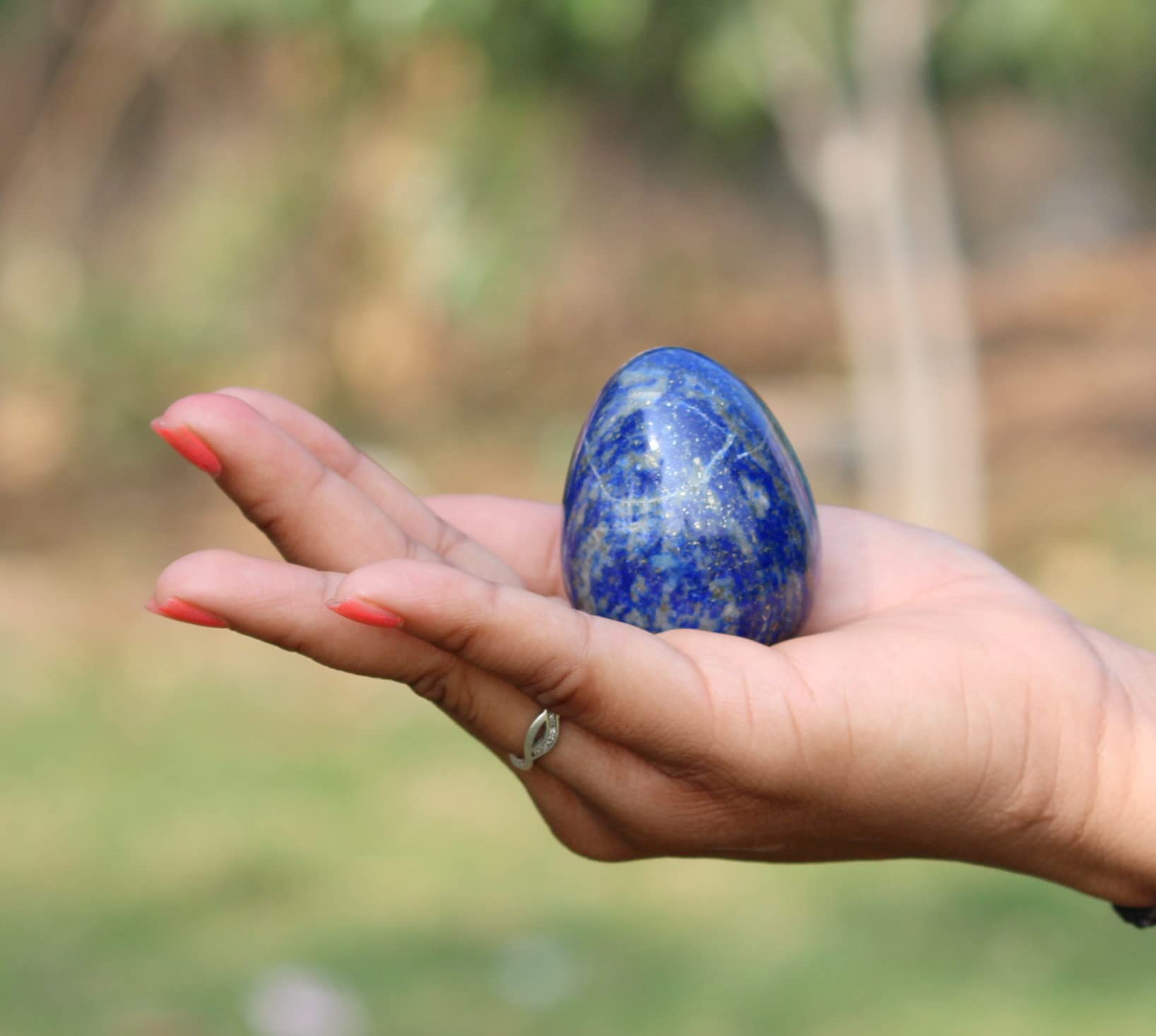 Jet International Lapis Lazuli egg in a serene meditation setup, emphasizing clarity and focus.