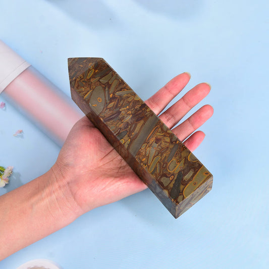 JIC Gem quartz point wand highlights radiant clarity for meditation.