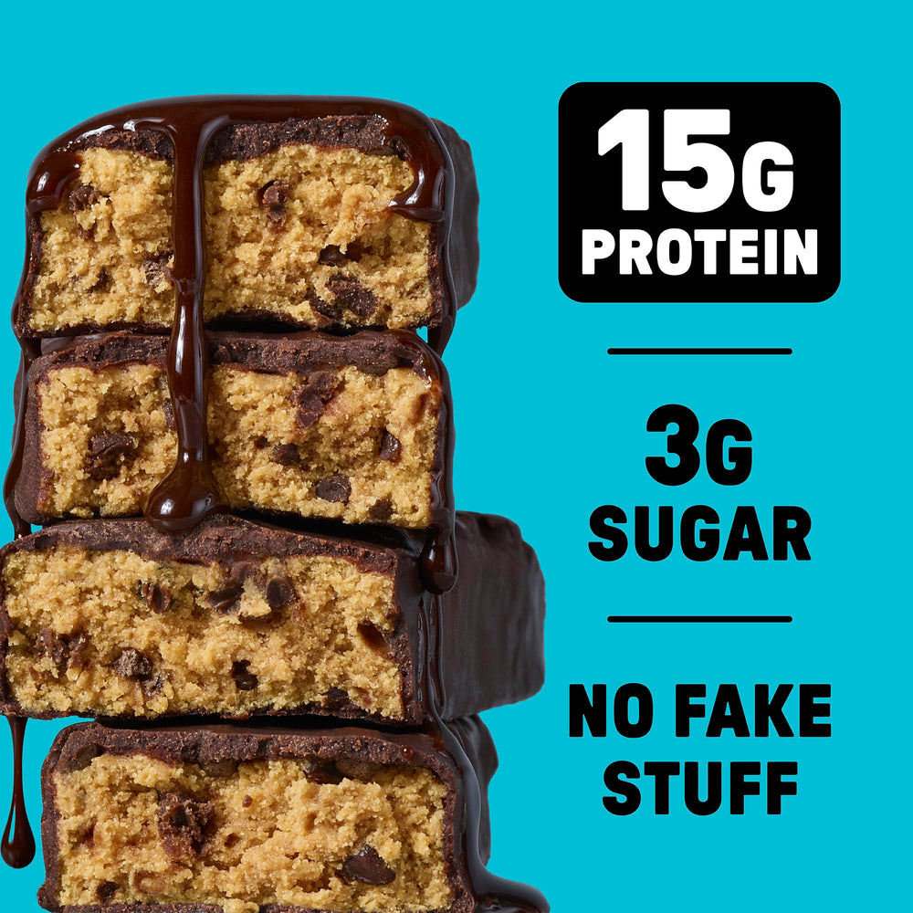 Junkless bar in gym scene suggests ready-to-eat protein for energy.