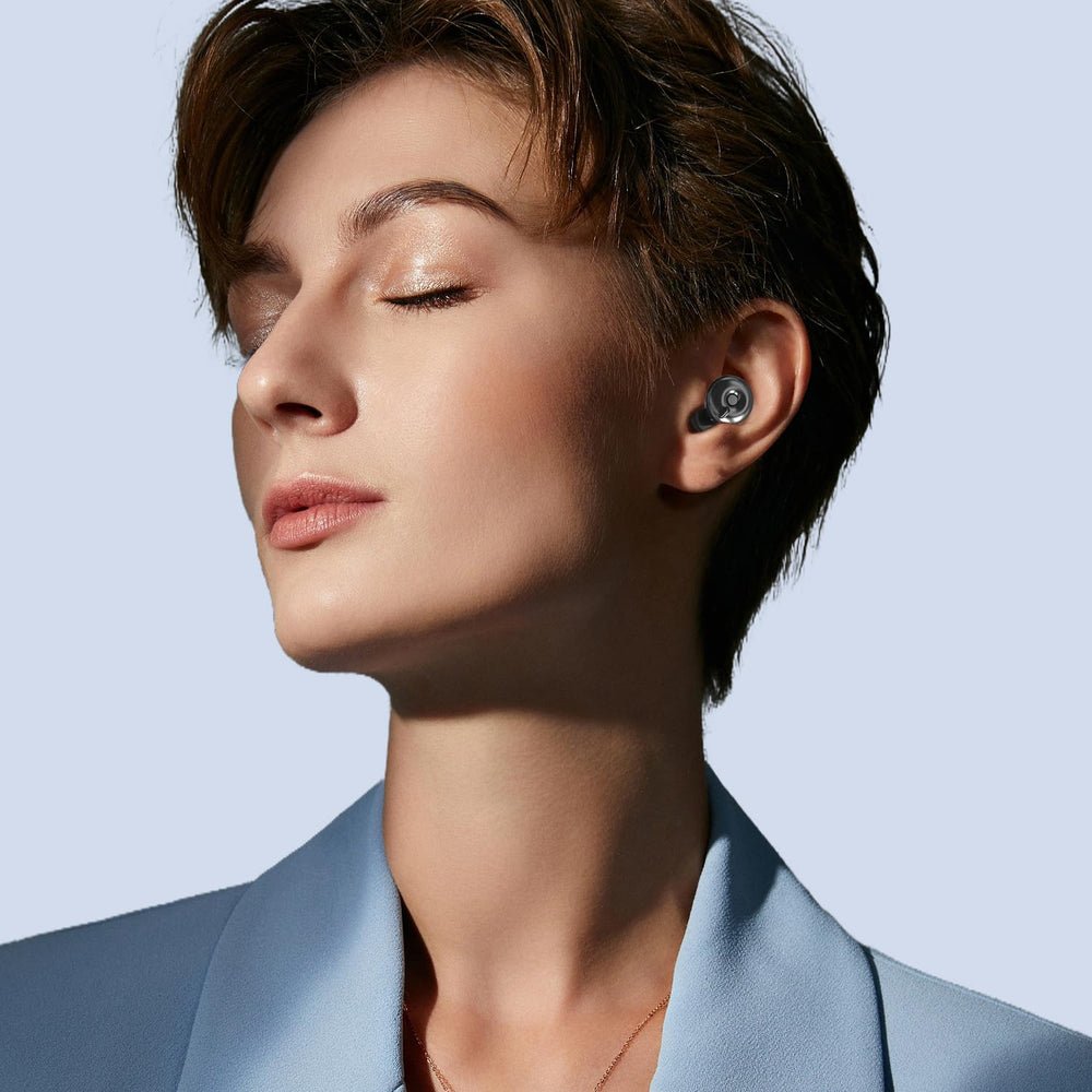 Includes four sizes XS/S/M/L silicone tips for a snug fit.