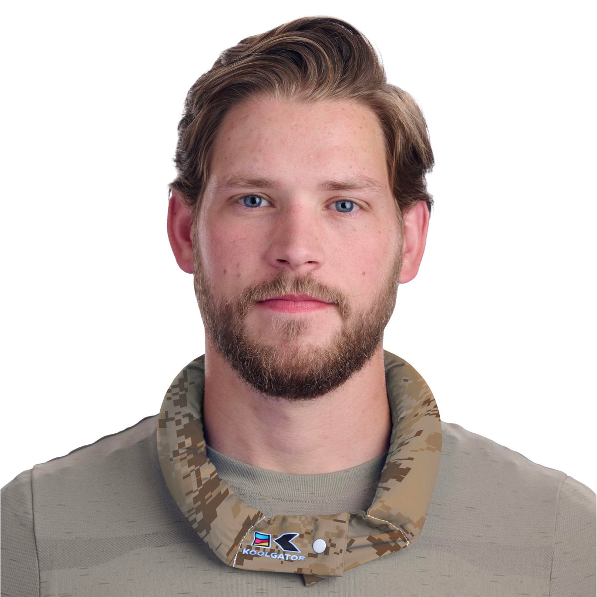 KOOLGATOR evaporative neck wrap activation process for cooling relief.