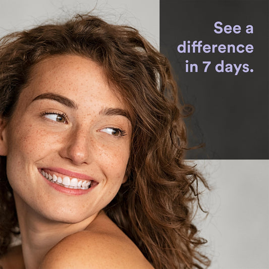 La Bouche Natural strips in use on teeth illustrate easy application and comfortable wear.