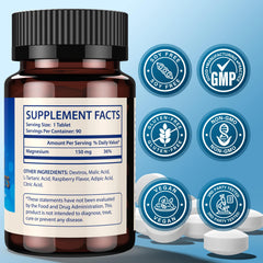 Lanhuilin Raspberry hydration moment with glass of hydrogen water.