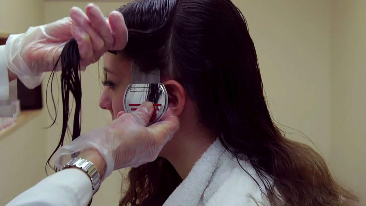 Lice Sisters label highlights safe, non-toxic formula for families.