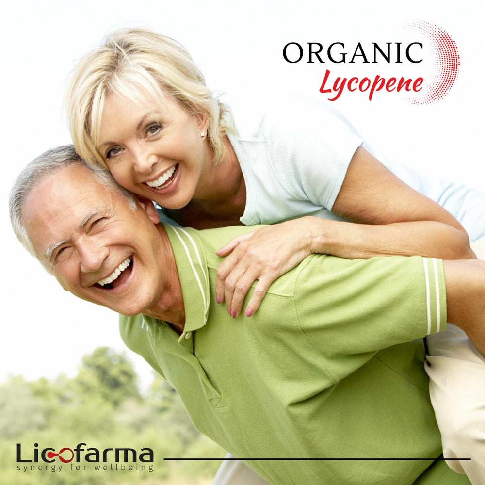 Bottle with glass of water illustrating easy daily intake for Licofarma Lycopene.