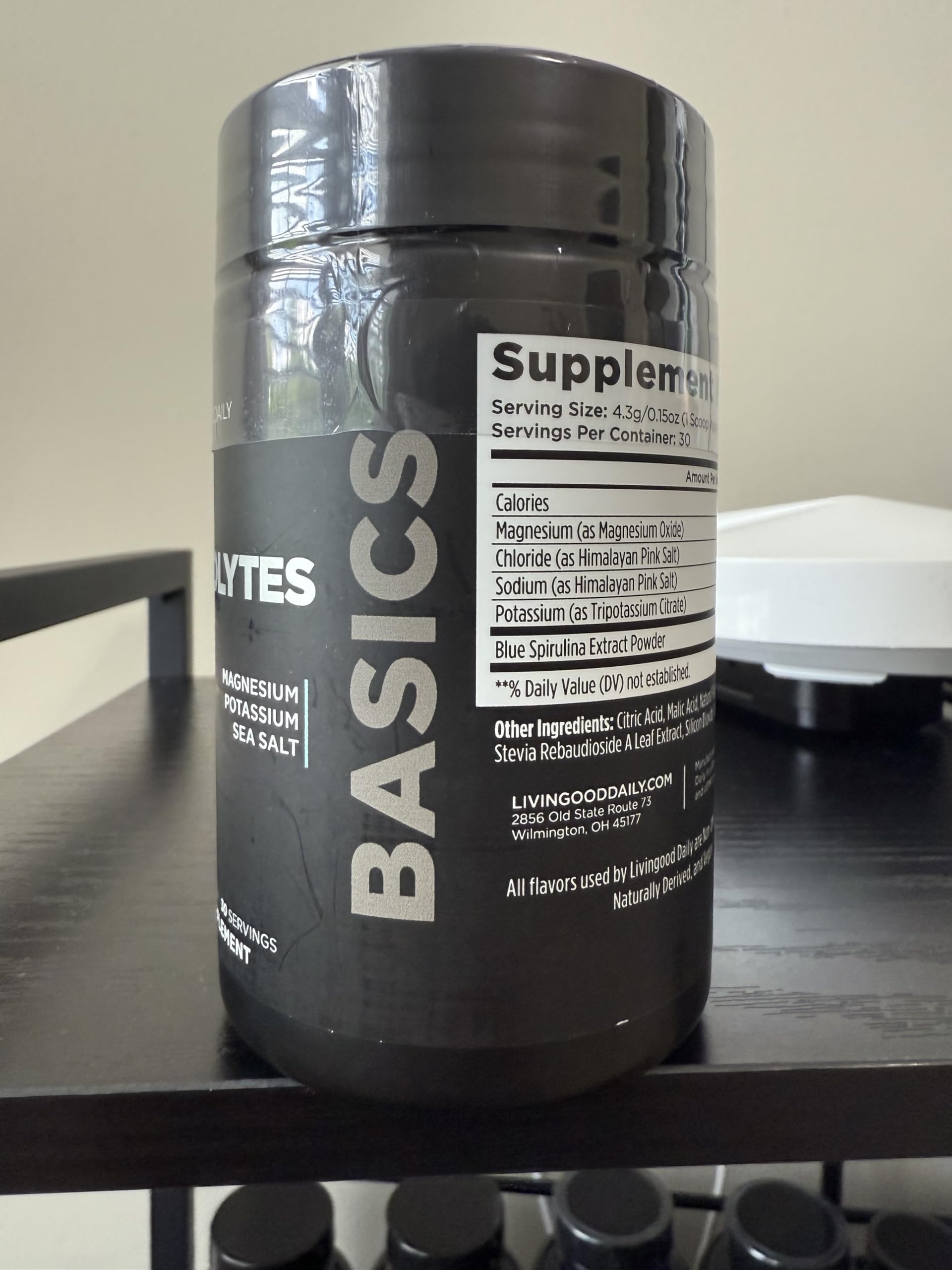 Livingood Daily Electrolytes Powder pour-glass demonstrates fast-dissolving hydration after workouts.