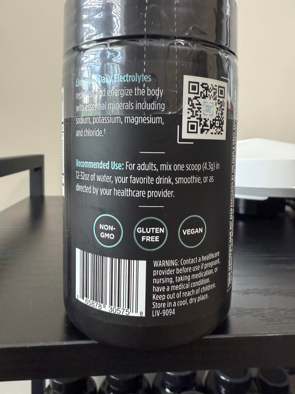 Livingood Daily Electrolytes Powder scoop-serving shows recommended dose for steady hydration.