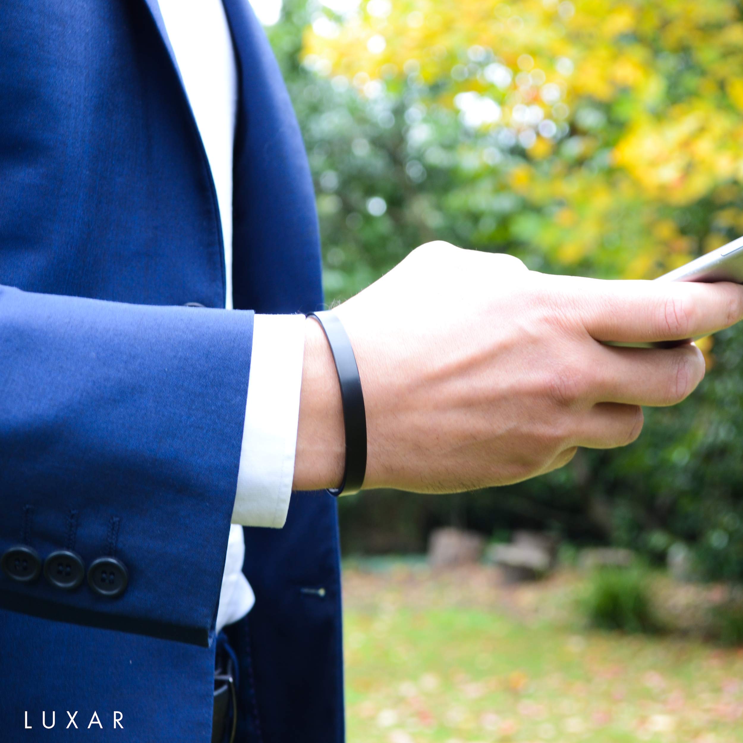 LUXAR drawstring bag included for convenient storage and gifting.