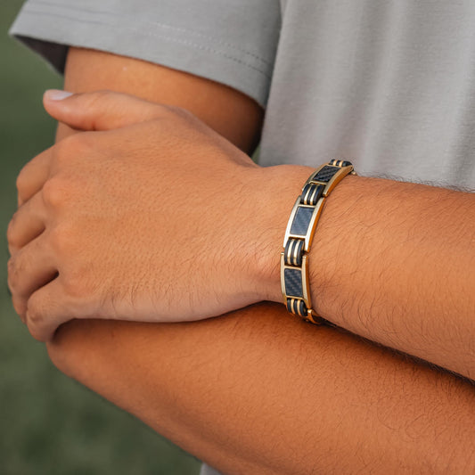 MagnetRX gold bracelet close-up magnets showing strong neodymium magnets.
