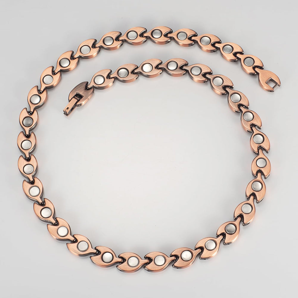 MagSølv adjustable copper necklace close-up demonstrates versatile length for a comfortable fit