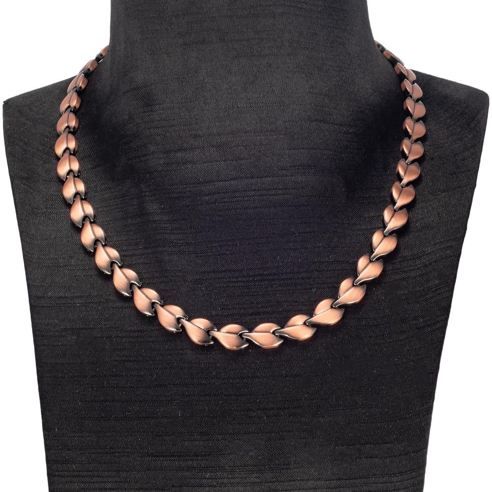 MagSølv hypoallergenic copper necklace close-up emphasizes nickel-free and skin-friendly materials