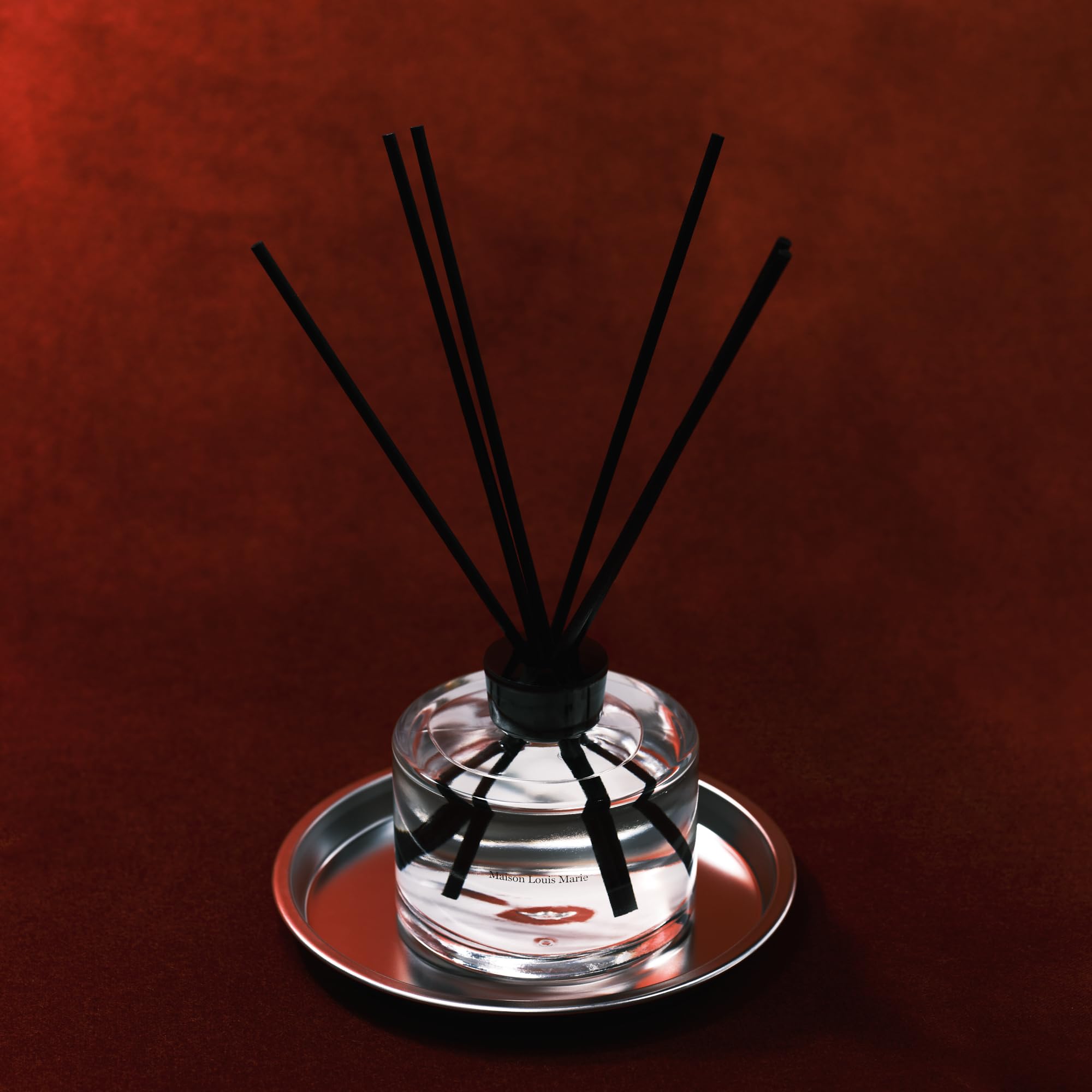 Diffuser setup of No.13 Nouvelle Vague diffuser creates a bright citrus note and welcoming ambience.