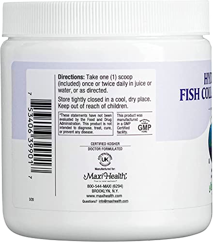 Maxi Health collagen peptides powder dissolving in water, no clumps