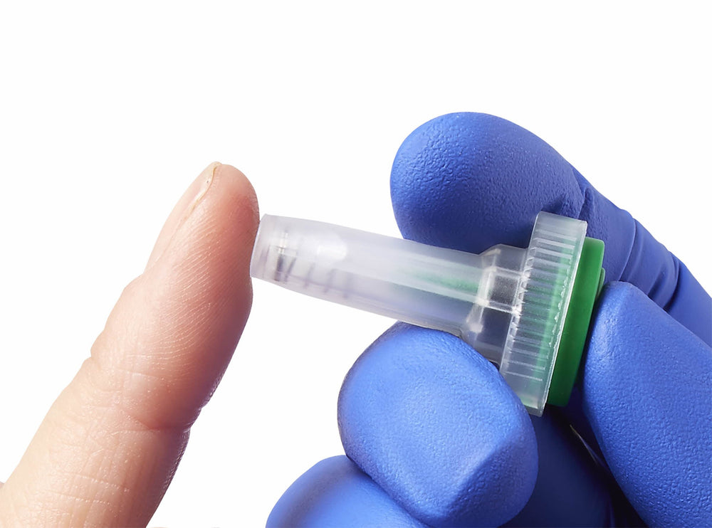 Medline auto-retract lock safety feature reduces accidental needle exposure.