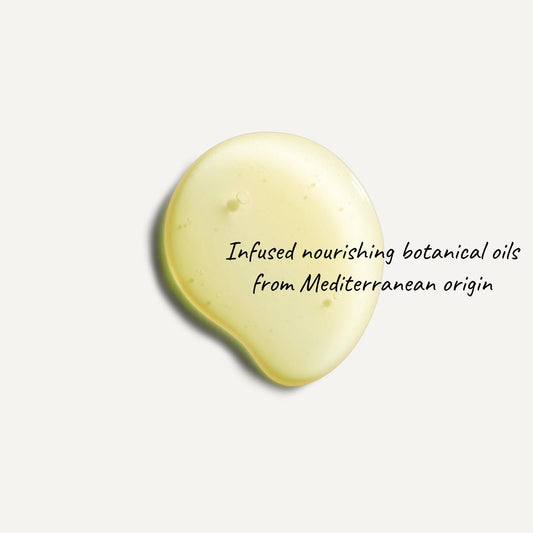MELONY Massage Candle melt pour reveals nourishing liquid oil ready for massage.