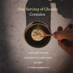 Mikuna Chocho vanilla powder with a scoop, ideal for quick smoothies.