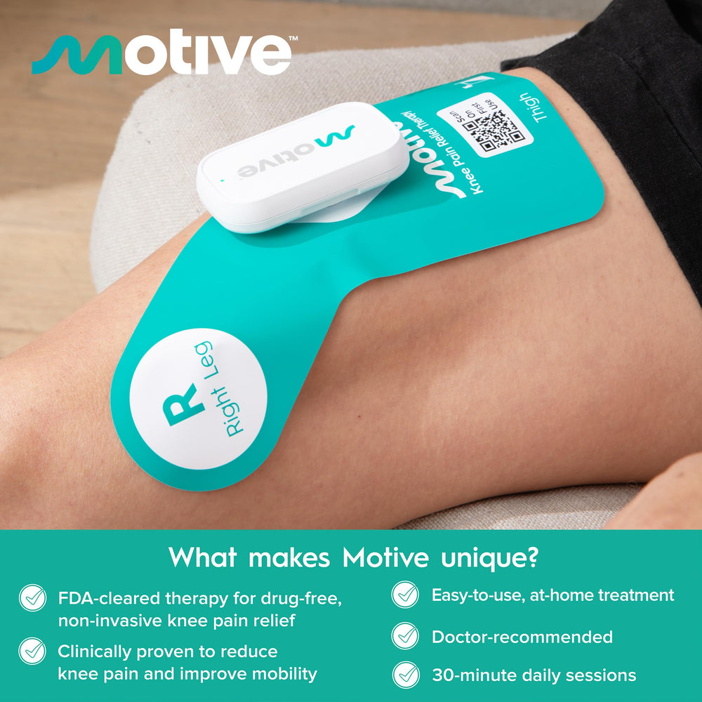 Motive knee pads with contoured shape for quadriceps fit