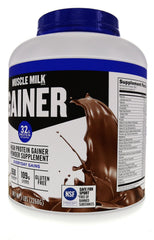 Muscle Milk Gainer chocolate scoop highlighting protein content.