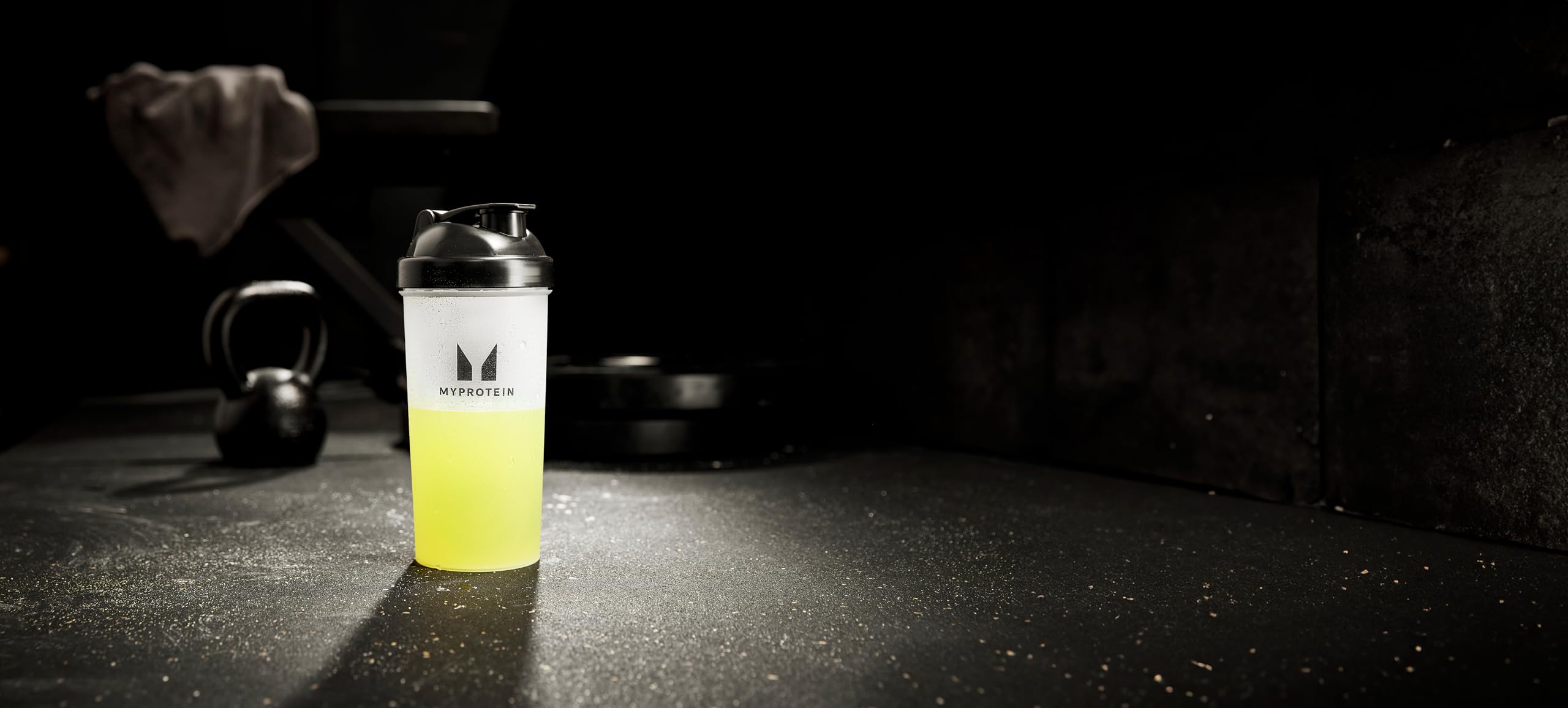 Myprotein HYROX Electro athlete running shows endurance-friendly hydration support.