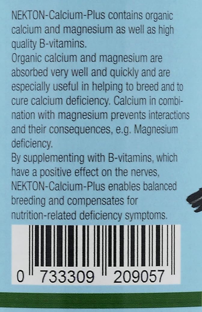 Nekton Calcium Plus pouring action—easy dosing in drinking water