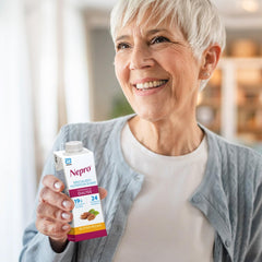 Nepro Mixed Berry glass pour, refreshing flavor and protein.