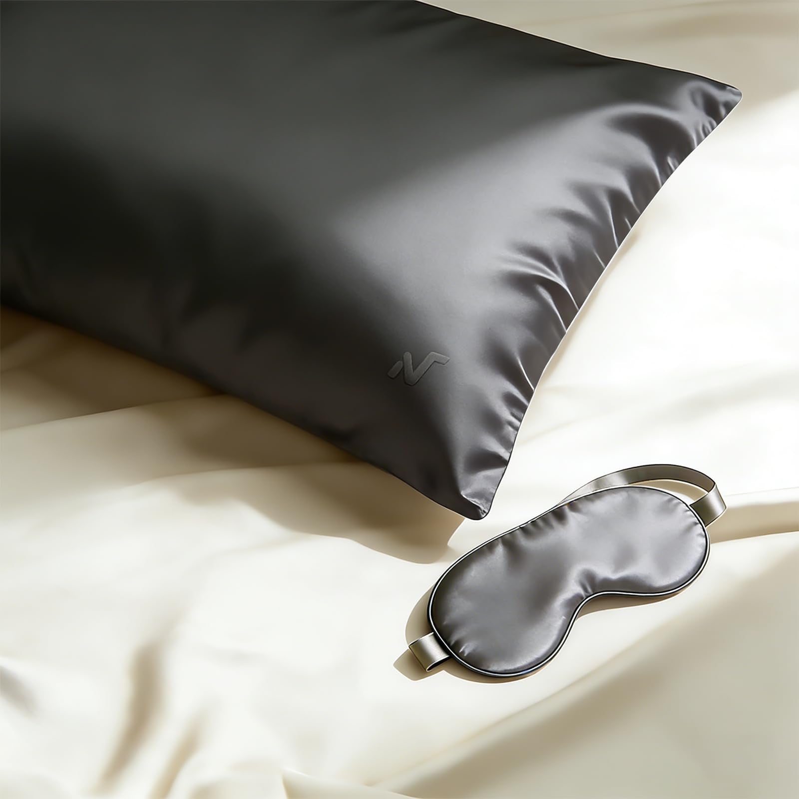 Netbors silk sleep mask offers skin-friendly fabric for sensitive eyes.