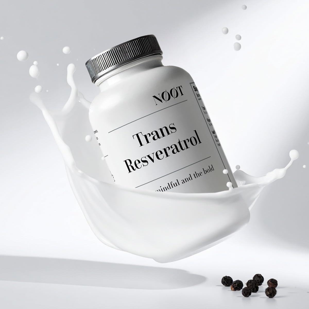 NOOT Trans-Resveratrol bottle pour demonstrates simple, regular dosing.