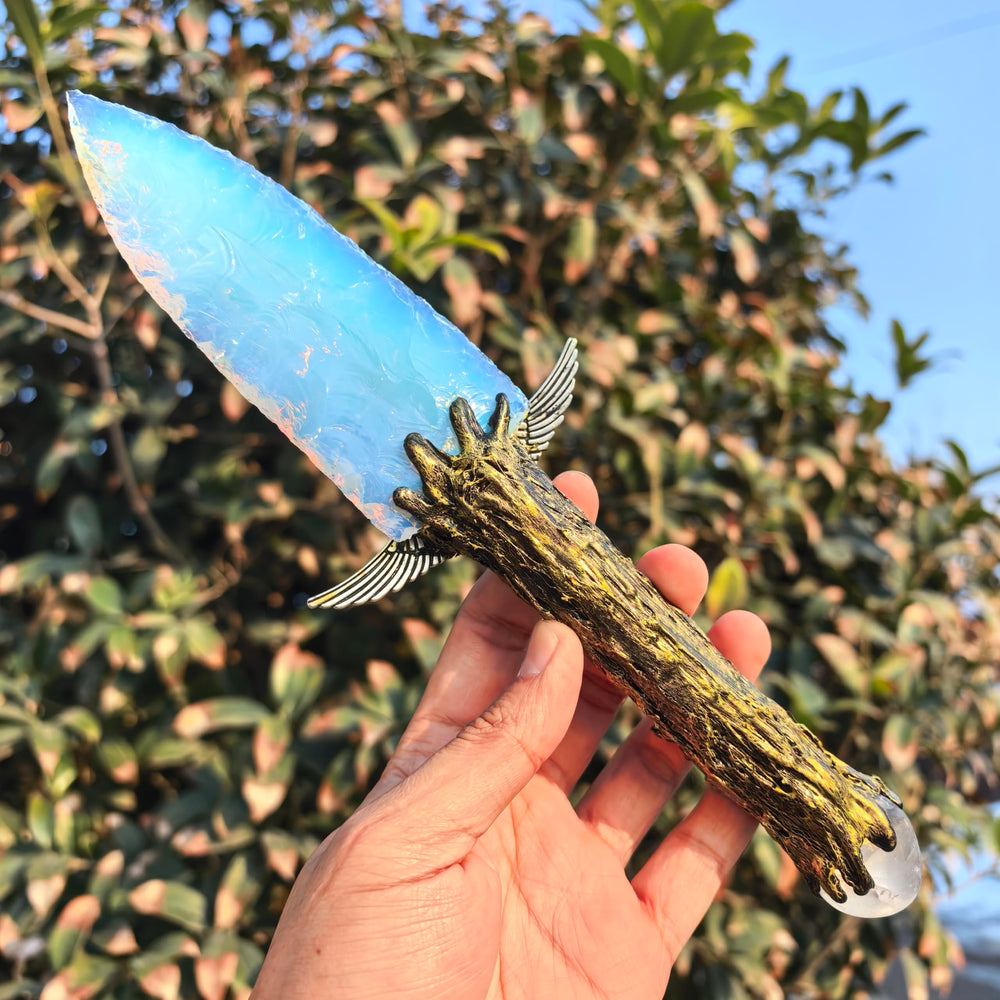 NsmjodStone decorative-arrowhead gem captures unique gemstone artistry.