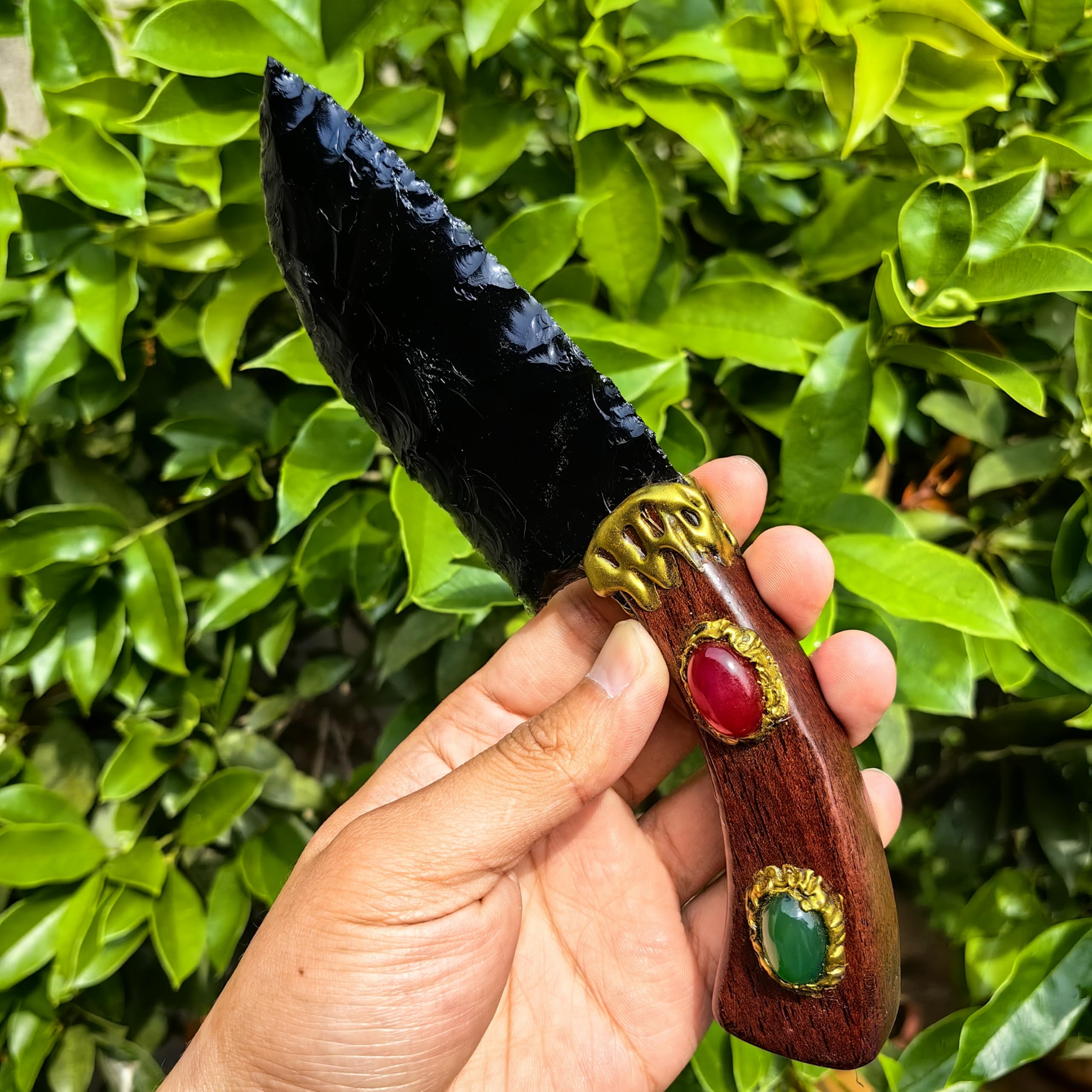 NsmjodStone Resin-handle knife highlights artisanal craftsmanship for display and tactile appeal