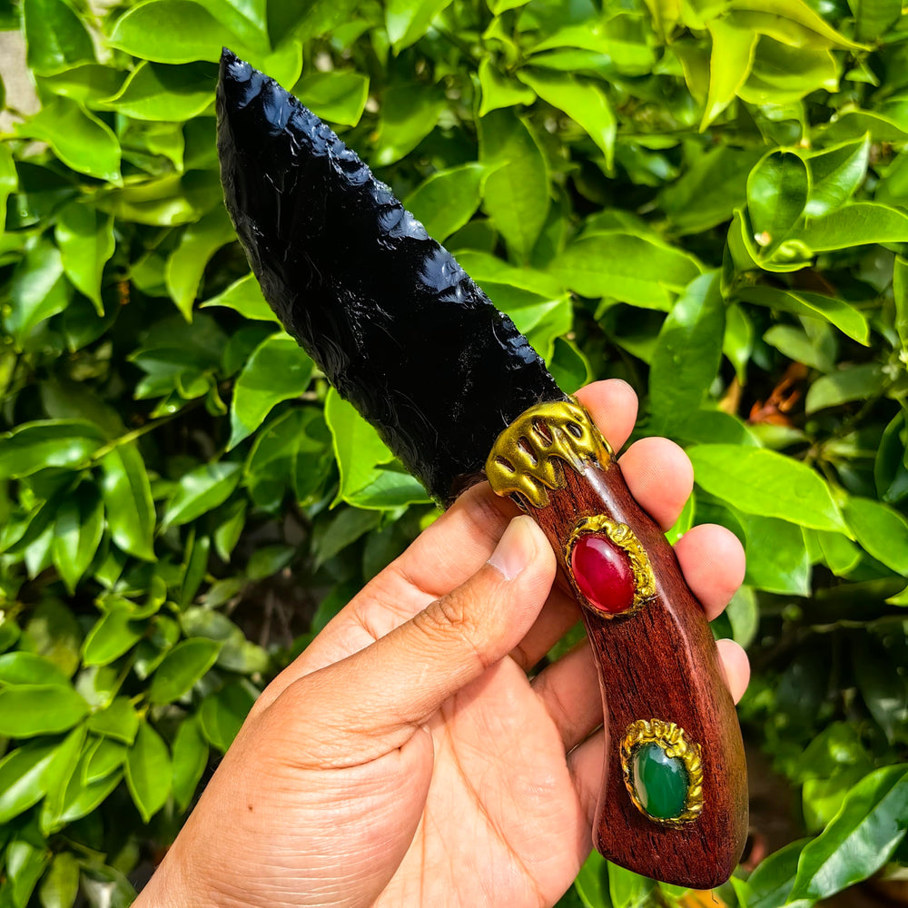 NsmjodStone Resin-handle knife highlights artisanal craftsmanship for display and tactile appeal