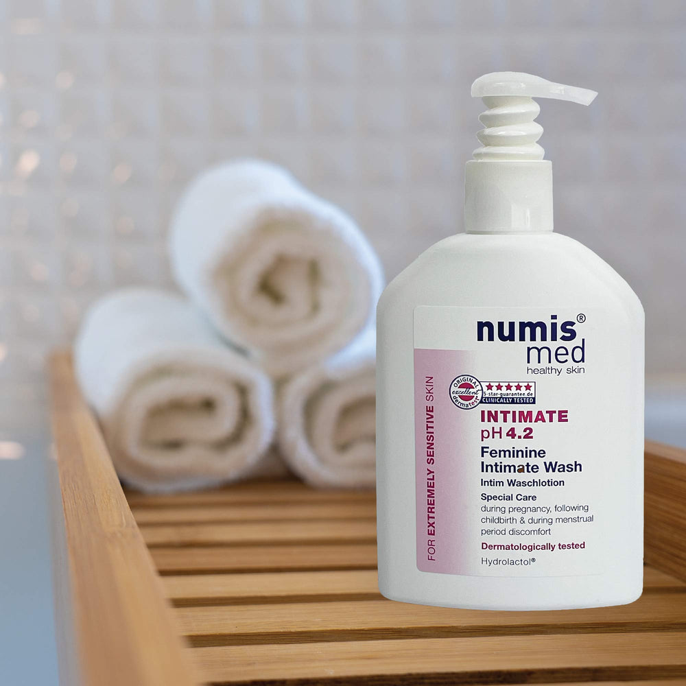 Numis Med packaging emphasizes no dyes for sensitive skin.