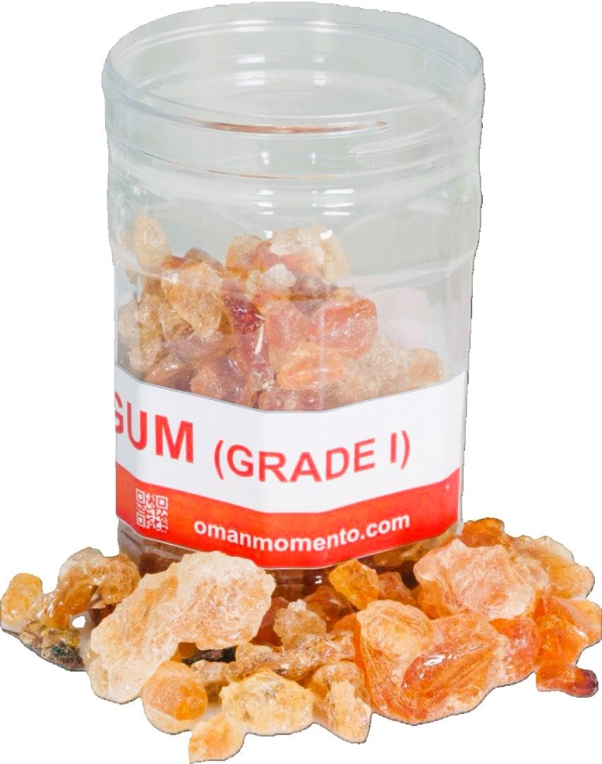 Oman Momento Gum Arabic powder with a scoop ideal for smoothies.