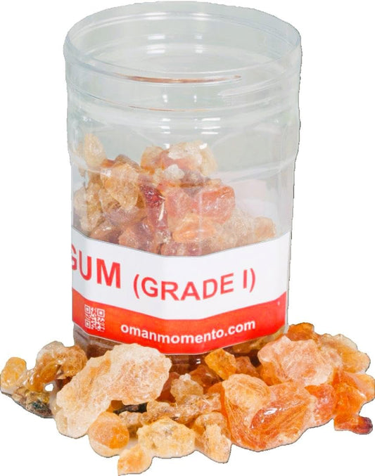 Oman Momento Gum Arabic powder with a scoop ideal for smoothies.