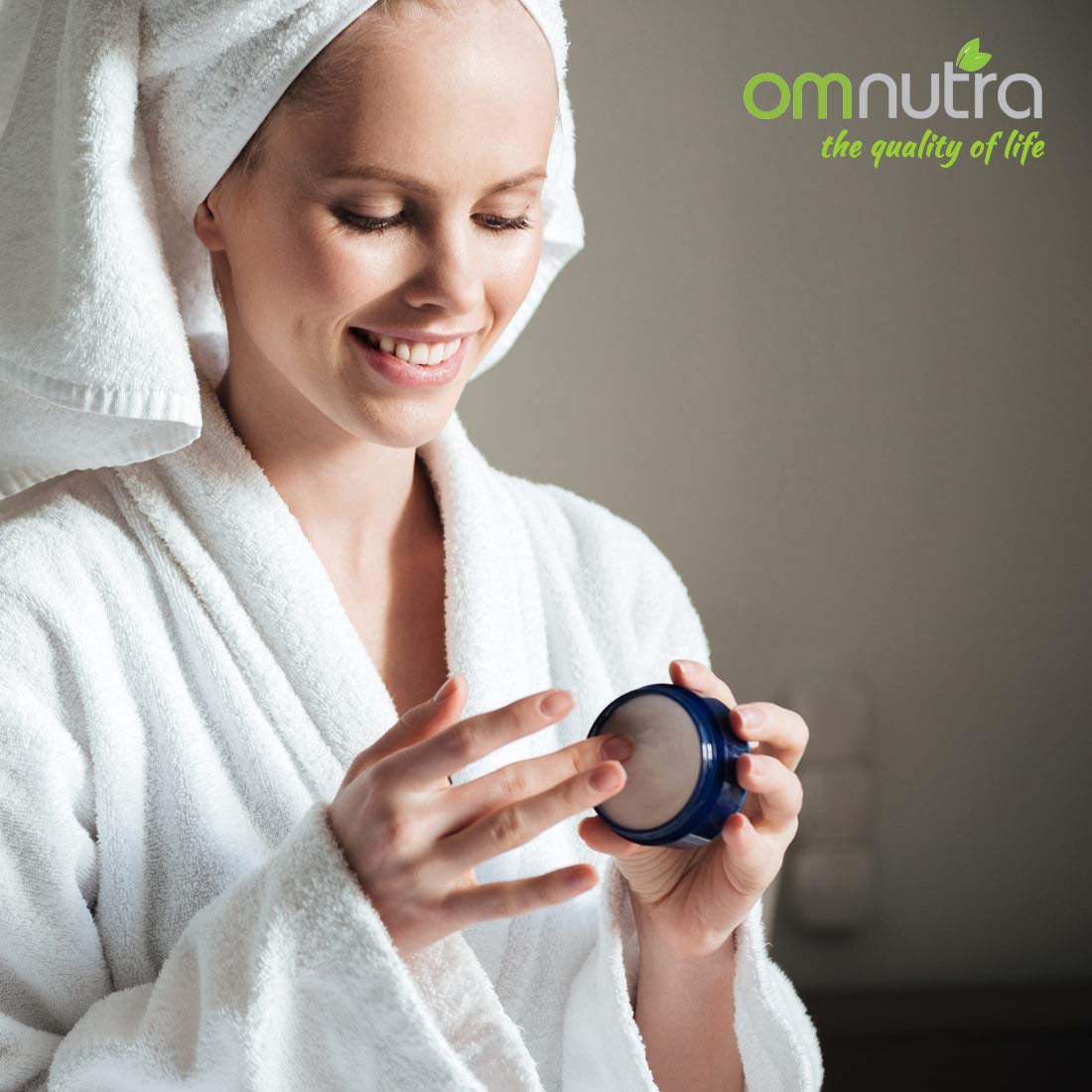 OmNutra Staphyderm natural scene reinforces everyday skin-friendly routine