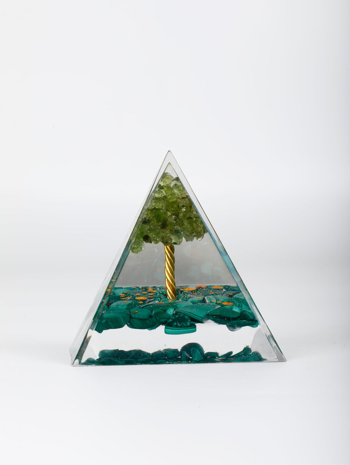 Pankósmios orgonite pyramid with amethyst promotes calm focus during meditation
