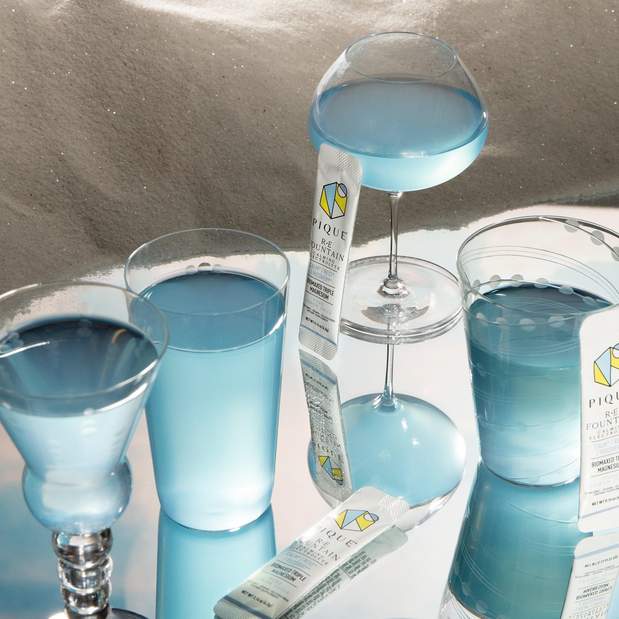 PIQUE RE Fountain dissolving in water clean hydration