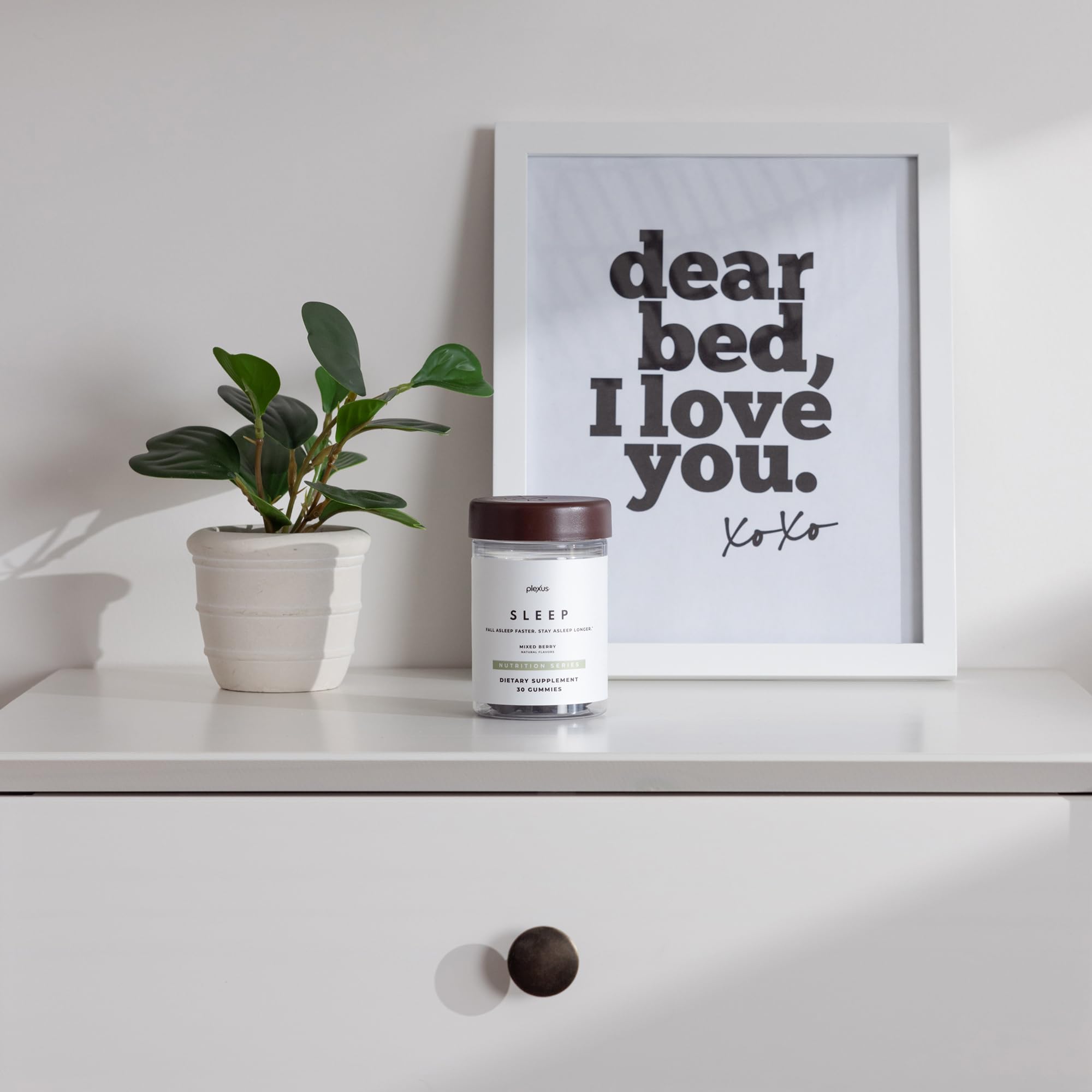 Plexus Sleep ingredients icons show melatonin and FOS fiber for gut-friendly sleep.