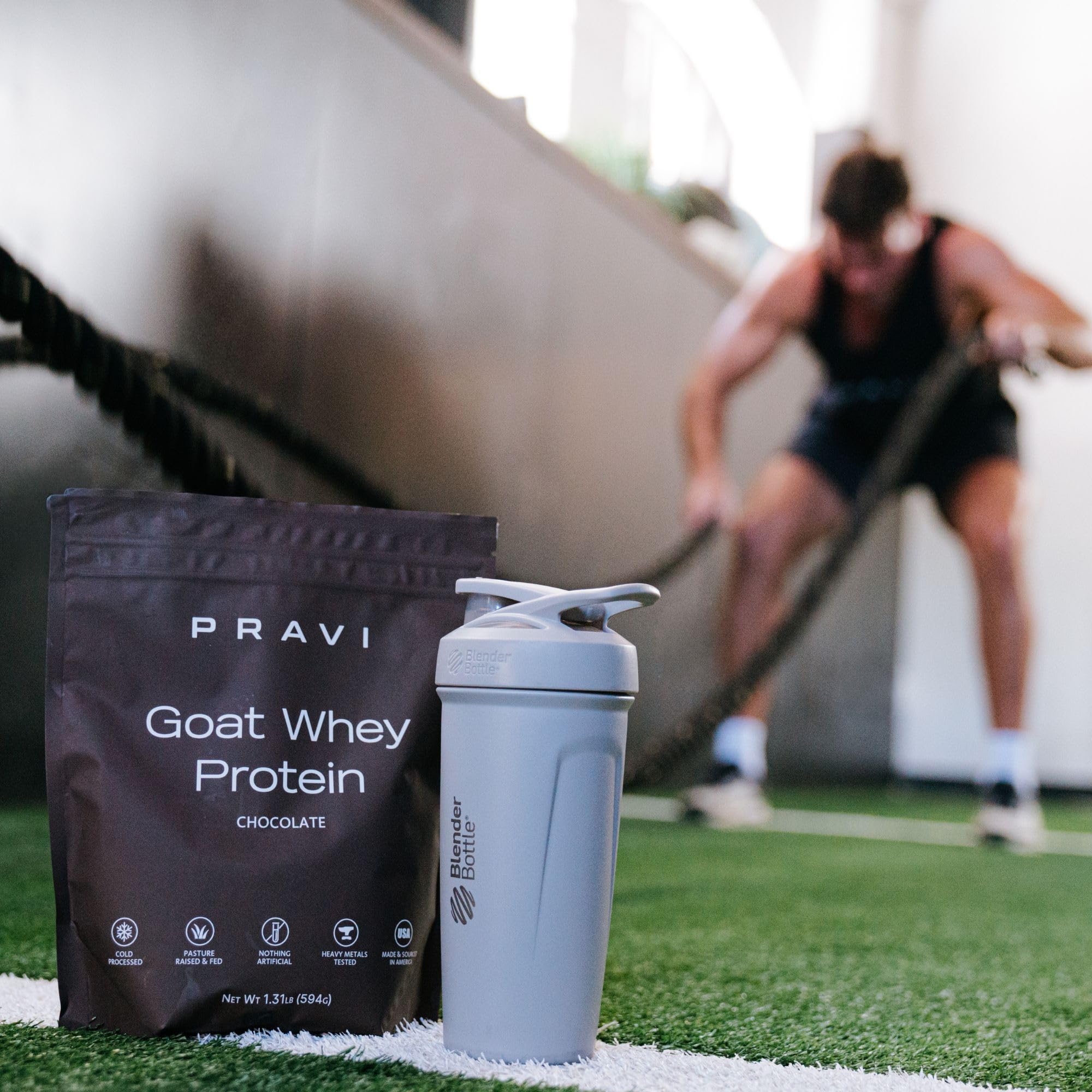 Pravi Nutrition goat milk oligosaccharides illustration suggests gut-friendly prebiotics.