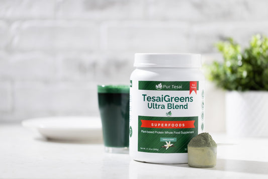 Pur Tesai TesaiGreens Ultra Blend beside a smoothie signaling energy and hydration