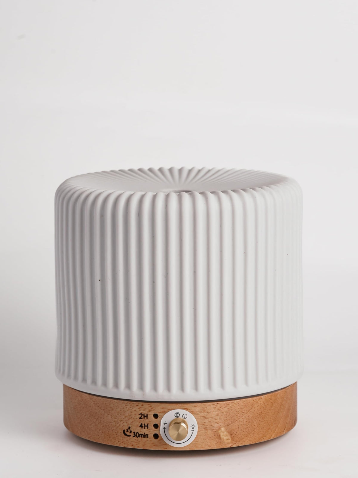 QCYBDGLOV ceramic diffuser in a small office setup with gentle aroma diffusion