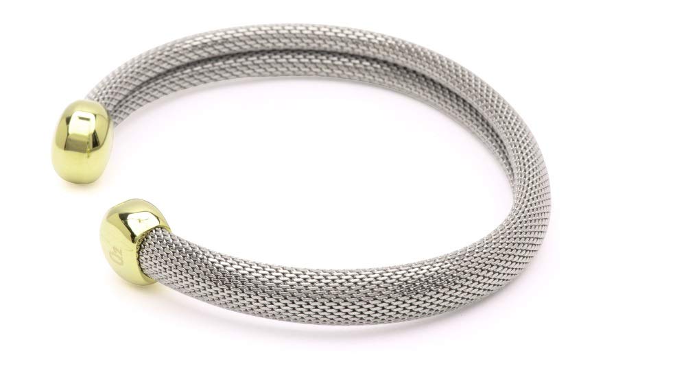QRAY bracelet wrist ends with easy removal for quick wear.