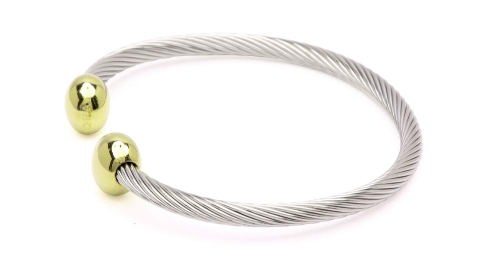 QRAY Combo Deluxe golf-swing focus shot emphasizes clarity on the course