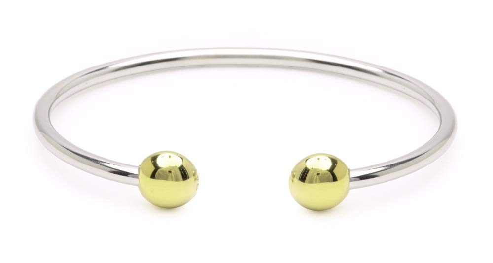 QRAY bracelet close-up shows oval terminals for ergonomic comfort.