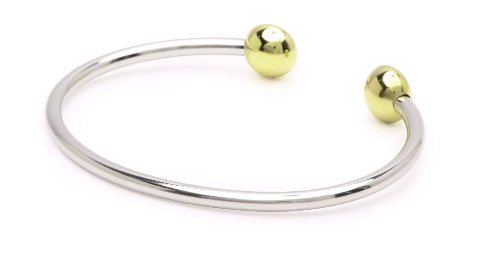 QRAY bracelet close-up shows stainless steel finish and durability.