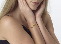 QRAY Gold Deluxe bracelet size small shown for 5–6 inch wrists